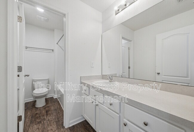 Building Photo - 7814 Meadow Walk Ln