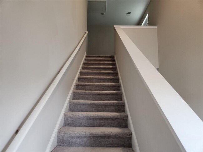 Building Photo - 25 Blue River Ct