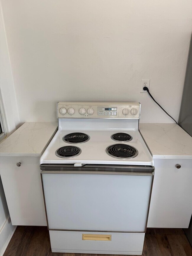 Building Photo - 710 S 1st St