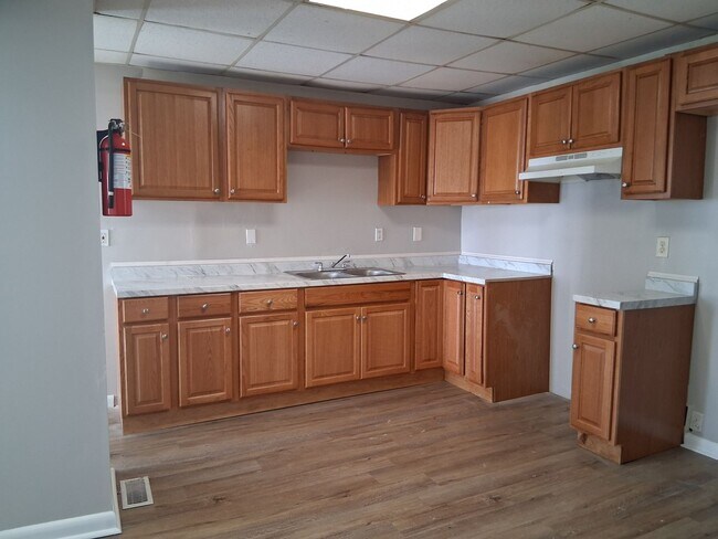 Building Photo - 530 Columbia Ave