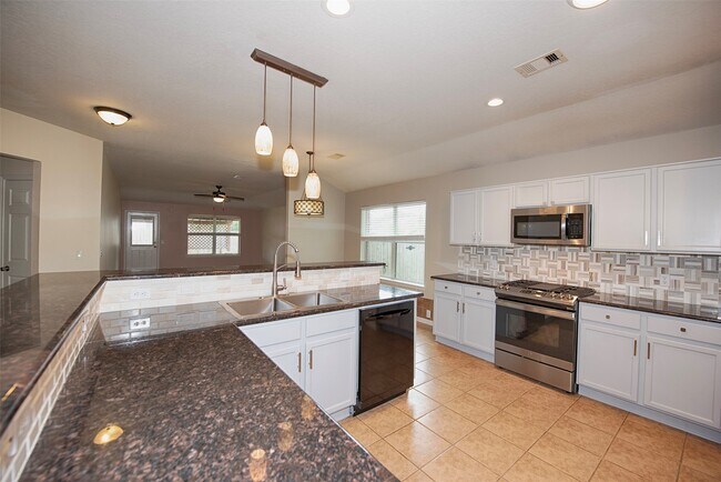 Building Photo - 2753 Foster Hill Dr