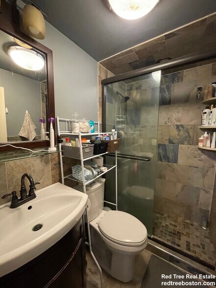 Building Photo - 916 Beacon St