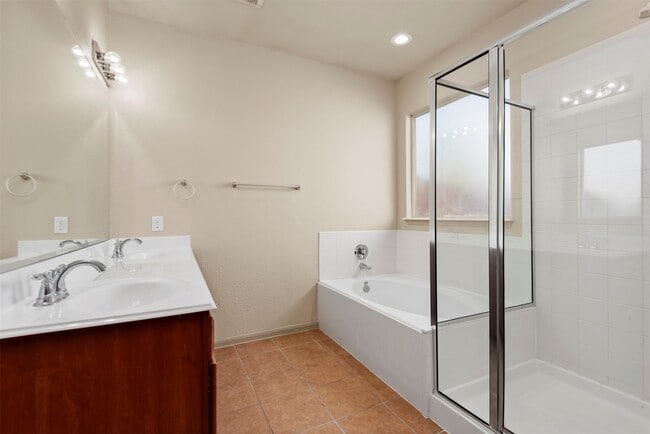 Building Photo - 8734 Auburn Mane Dr