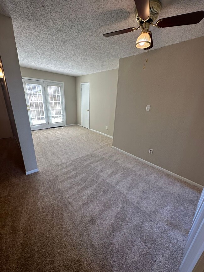 Building Photo - 1BD/1BA Condo located on the Germantown/Me...
