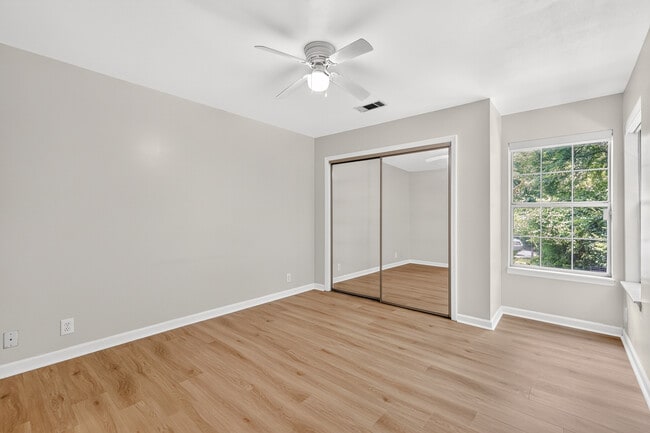 Building Photo - 440 English Ivy Dr