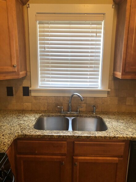 Kitchen - 3947 River Pointe Ln