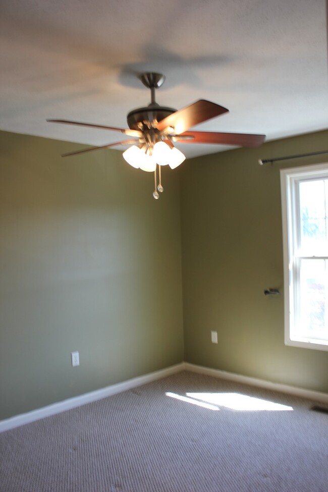 Building Photo - Townhouse for Rent in Taylor Springs