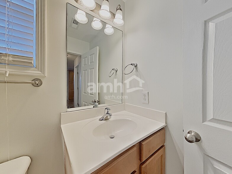 Building Photo - 1315 Chapmans Retreat Dr