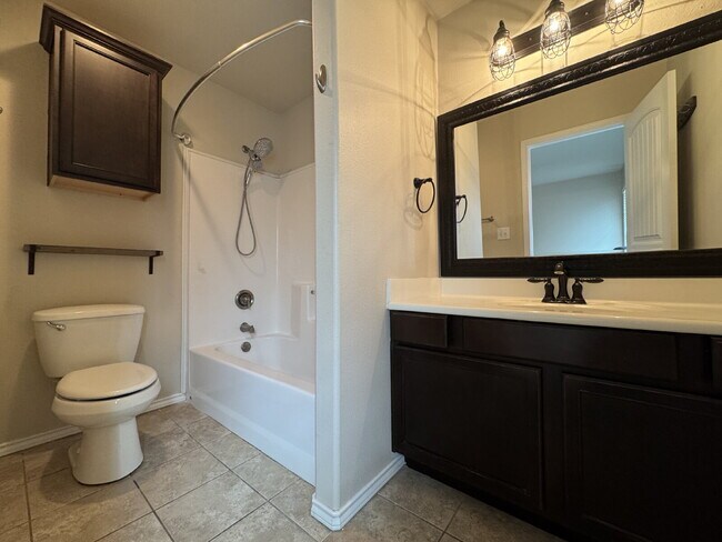 Building Photo - Elegant 3-Bedroom Haven in Quincy Park
