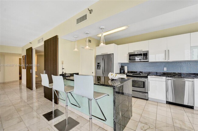 Building Photo - 20281 E Country Club Dr
