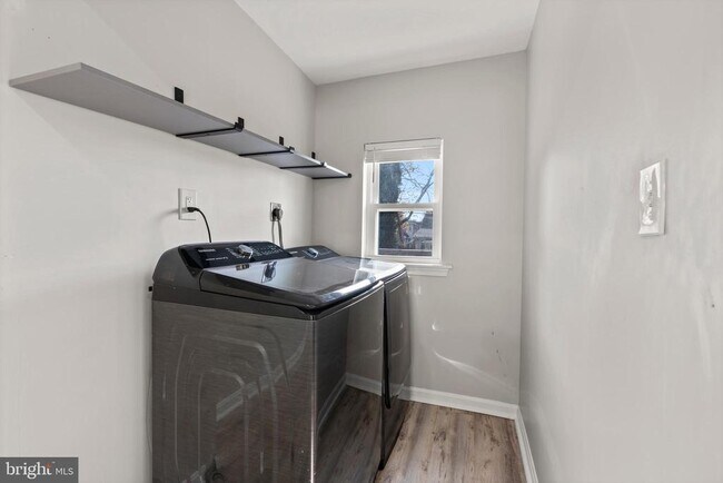 Building Photo - 3809 W Cold Spring Ln