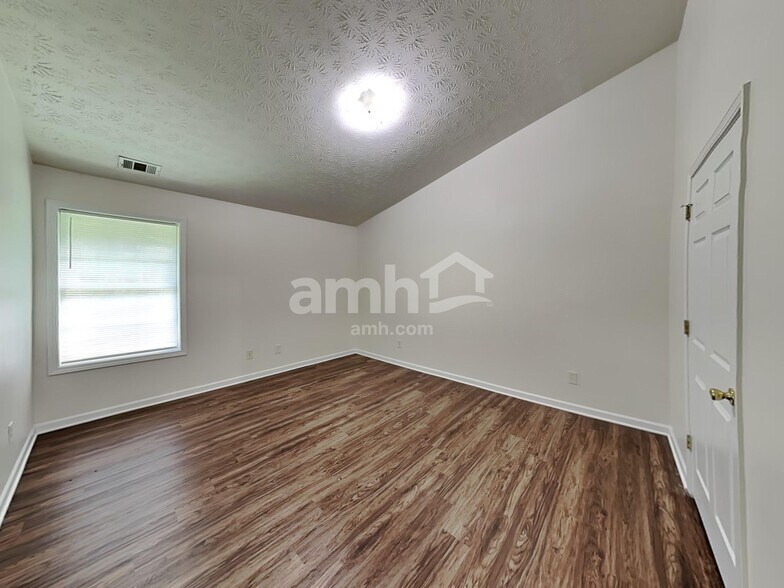 Building Photo - 659 Shadow Lakes Dr