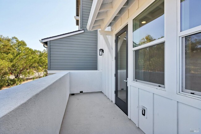 Building Photo - Modern Luxury Living in Fountaingrove: Stu...