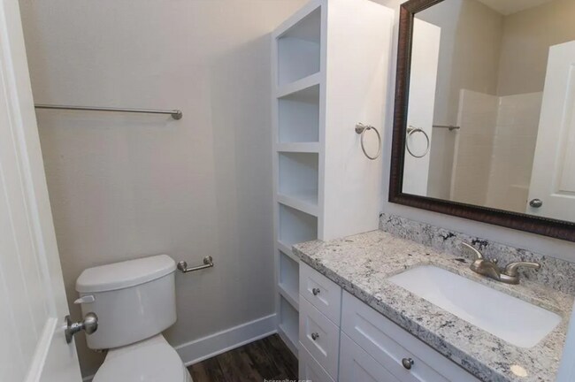 Building Photo - 124 Waverly Dr