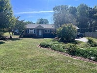 Building Photo - Cozy 3-Bedroom 1.5 bath ranch home