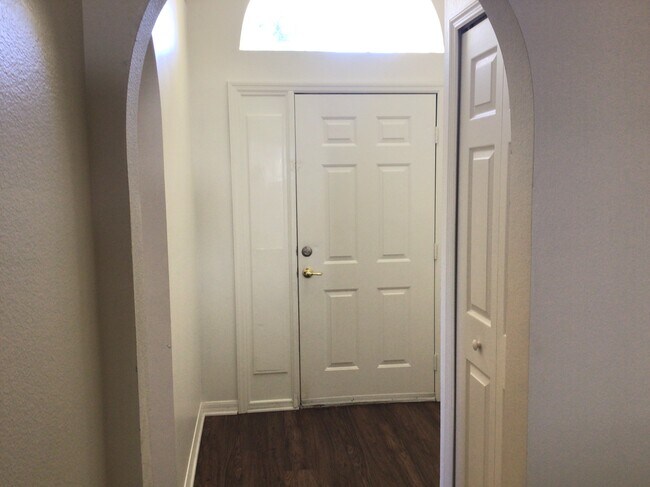 Building Photo - 16019 Horizon Court