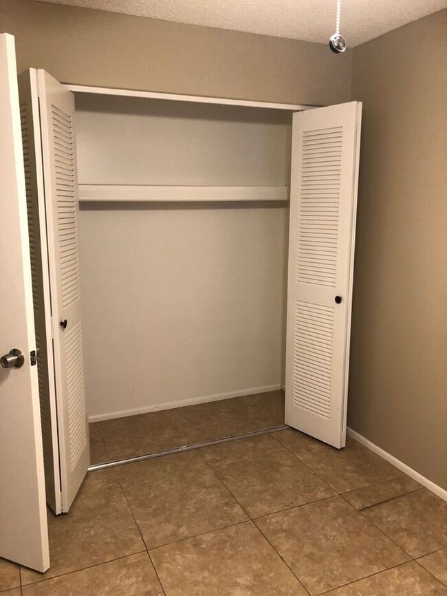 Building Photo - COMING SOON! Spacious 3 Bed 1 Bath Home in...