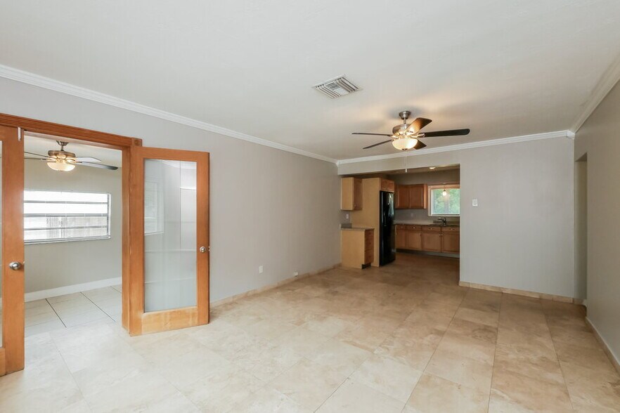 Building Photo - 5809 Buchanan St