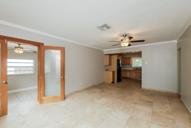 Building Photo - 5809 Buchanan St