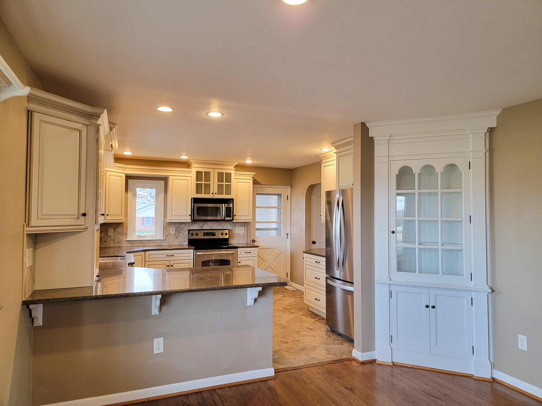 Building Photo - 502 W Newport Rd