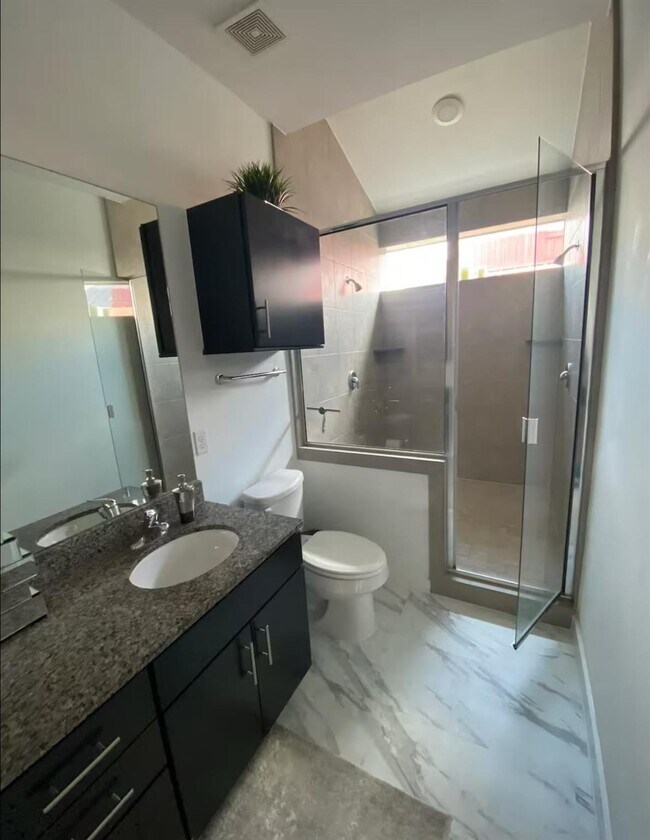 Building Photo - 3002 Commerce St