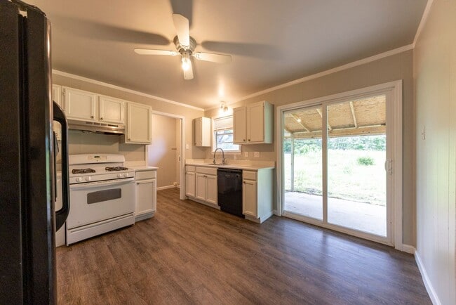 Building Photo - 642 Stevenson St