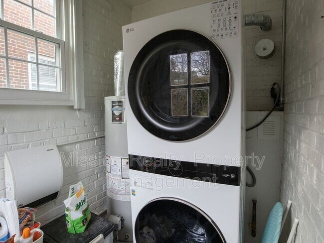 Building Photo - 3409 Idlewood Ave