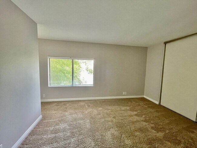 Building Photo - Discover the Essence of Irvine Living!
