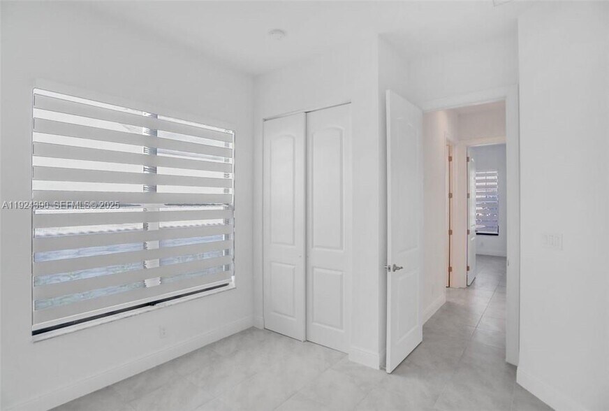 Building Photo - 8450 NW 39th Ct