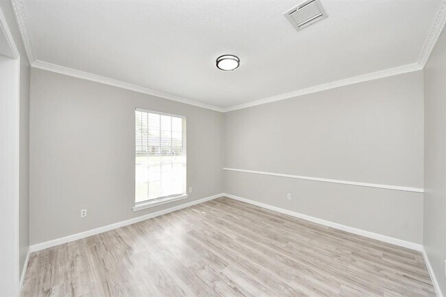 Building Photo - 7911 Pella Dr