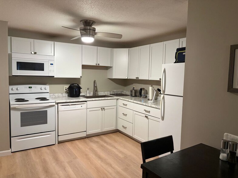 Building Photo - 1610 White Cedar Blvd