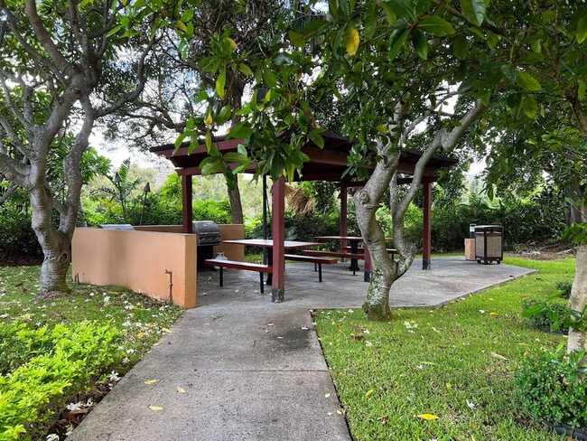 Building Photo - High-Floor Studio with Beautiful Golf Course & Mountain Views – Plaza Landmark
