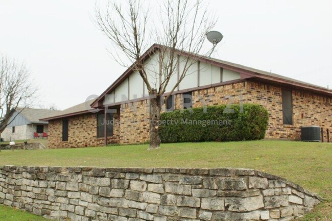 Building Photo - Adorable 2/1.5 in Weatherford For Rent!