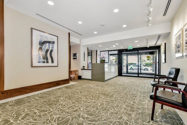 Building Photo - 6 Whittier Pl