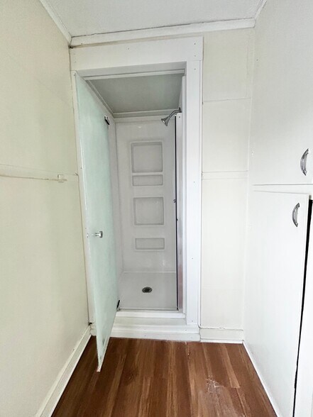 Bathroom - 345 N Main St