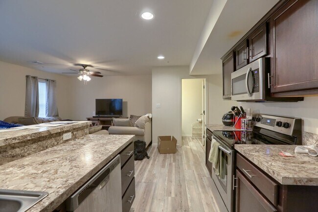 Building Photo - Furnished 3 bedroom townhome