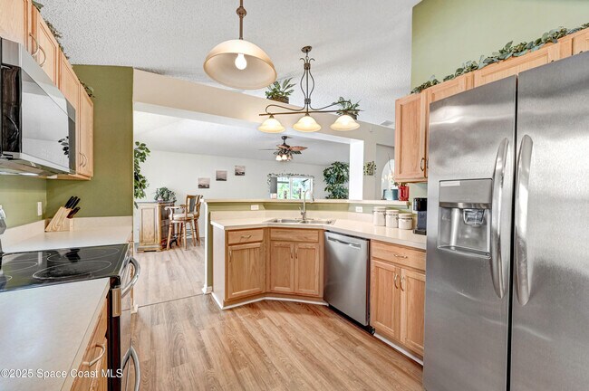 Building Photo - 1652 La Maderia Dr