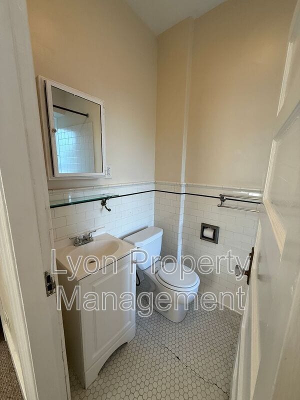 Building Photo - 507 Blackstone St
