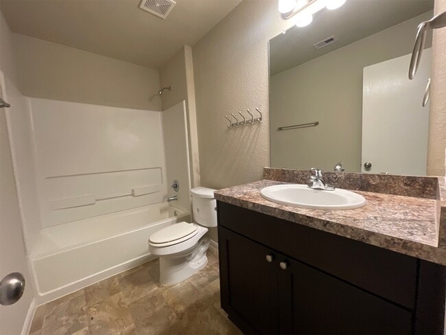 Building Photo - 625 26th Ave N