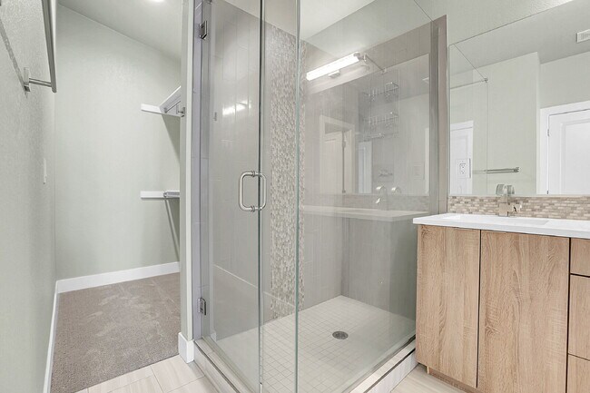Building Photo - $3,300.00 - 2 Bedroom, 2.5 Bathroom, Rooft...