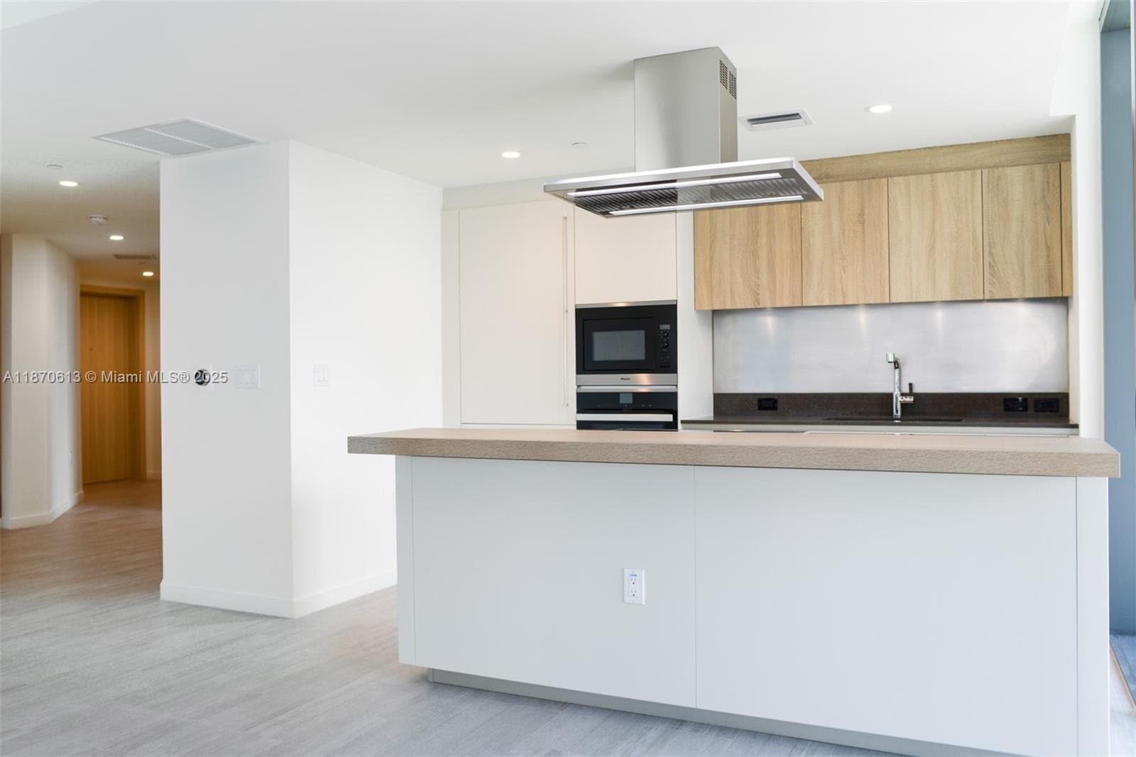 Building Photo - 1000 Brickell Plz