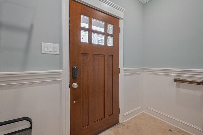Building Photo - 2106-Bidwel1 Drive