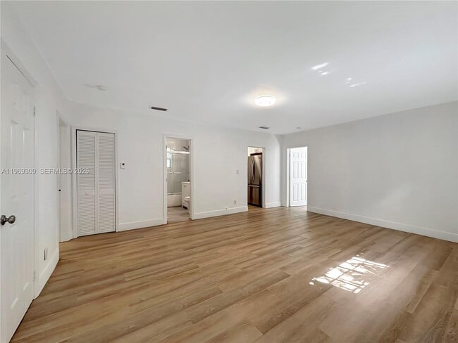 Building Photo - 969 Bay Dr