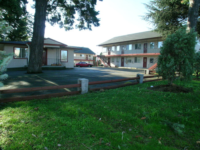 Primary Photo - Fairway Apartments