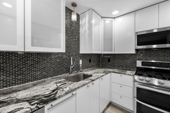 Building Photo - 29374 Glen Oaks Blvd W