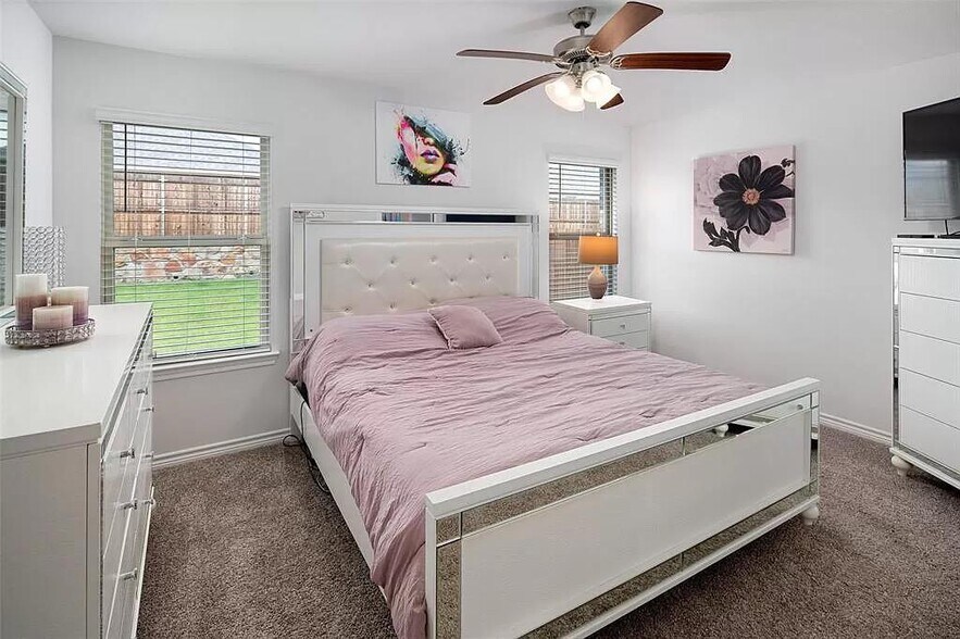 Building Photo - 604 Saddle Club Way