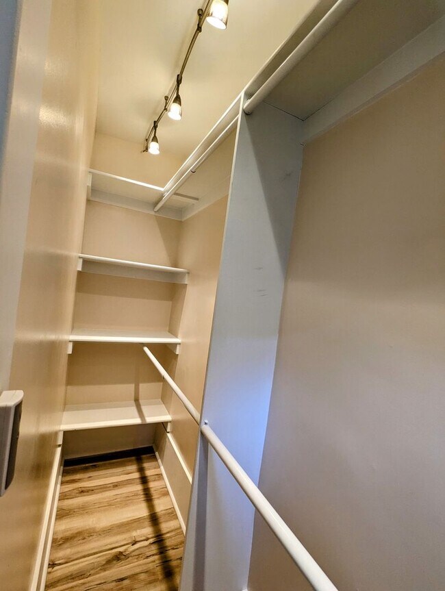 Building Photo - Beautiful studio Apartment in the heart of...