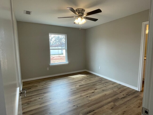 Building Photo - TLC CONDOS