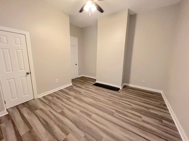 Building Photo - 3 BED | 2 BATH | VICTORIAN DISTRICT | PRIVATE BACK PATIO