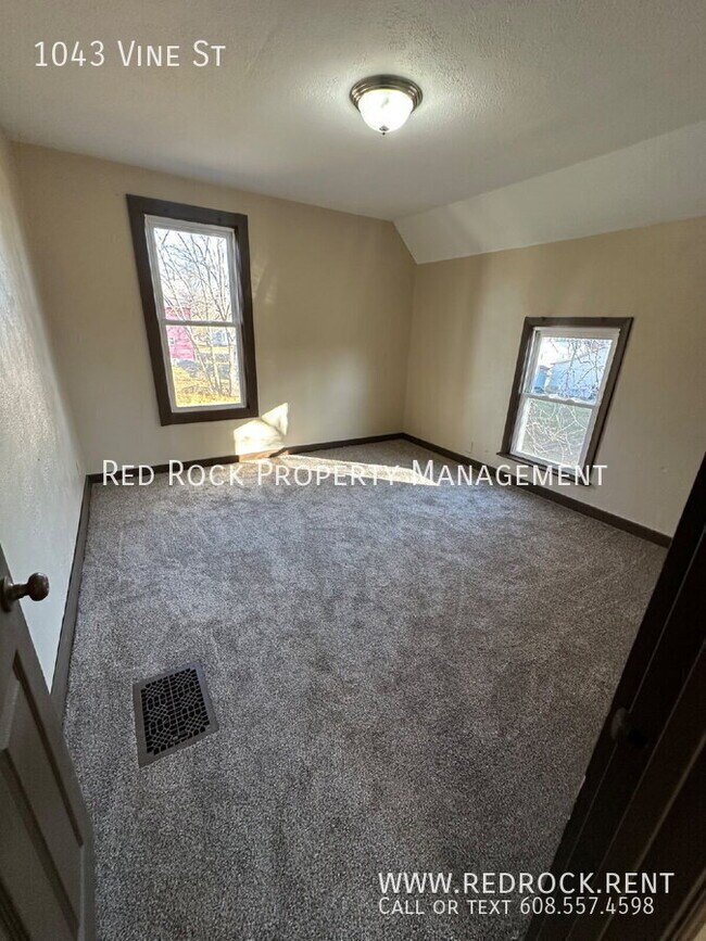 Building Photo - 1043 Vine St